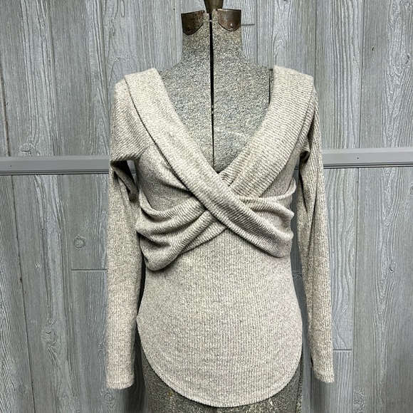 Grey FGD Sweater, Size M NWOT - Picture 1 of 4